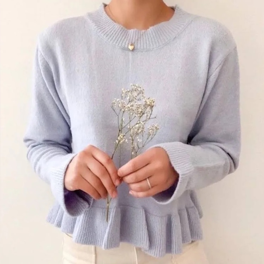 Dress Forum Lavender Ruffle Hem Cropped Sweater – Size S